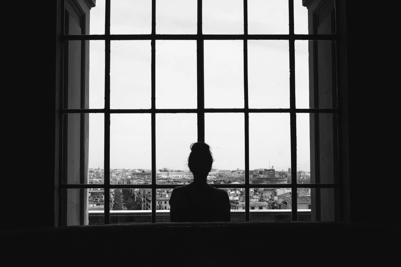 Le faux amour protecteur : quand la domination se déguise en bienveillance