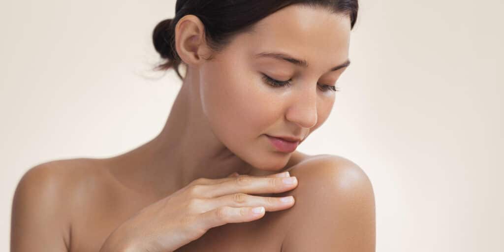 Flemme de se maquiller : la routine naturelle que j’ai adoptée pour améliorer l’aspect de ma peau